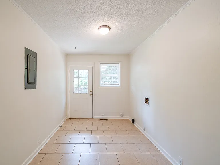 706 E Pinetree Blvd — Photo 42