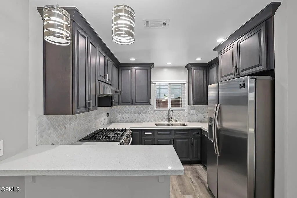2 bed, 1.5 bath, 1100 sqft, $3,300 — Photo 4