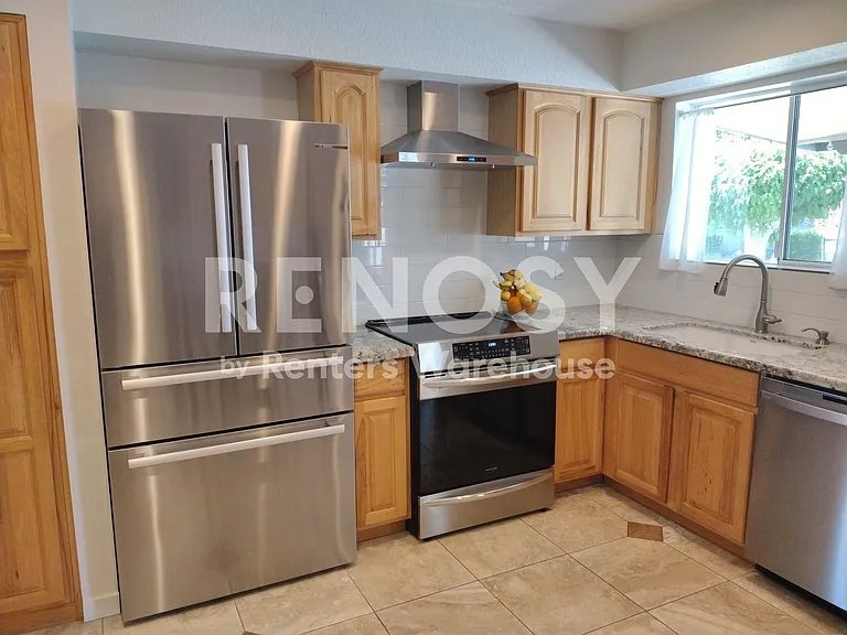 2124 N Lazona Dr — Photo 6