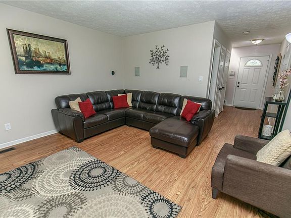 2nd image of 505 Grove Ave