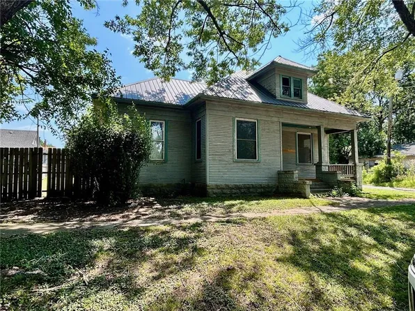 417 N 27th St, Parsons, KS 67357