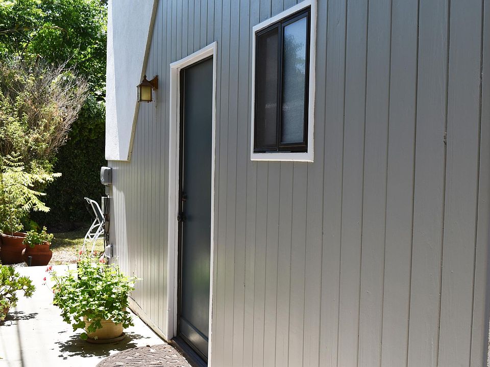 Private entrance (after entering through secure gated access).