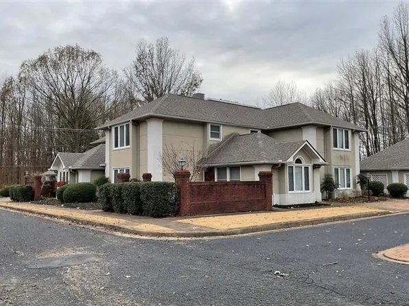 100-105 Regency Park Dr, Martin, TN 38237