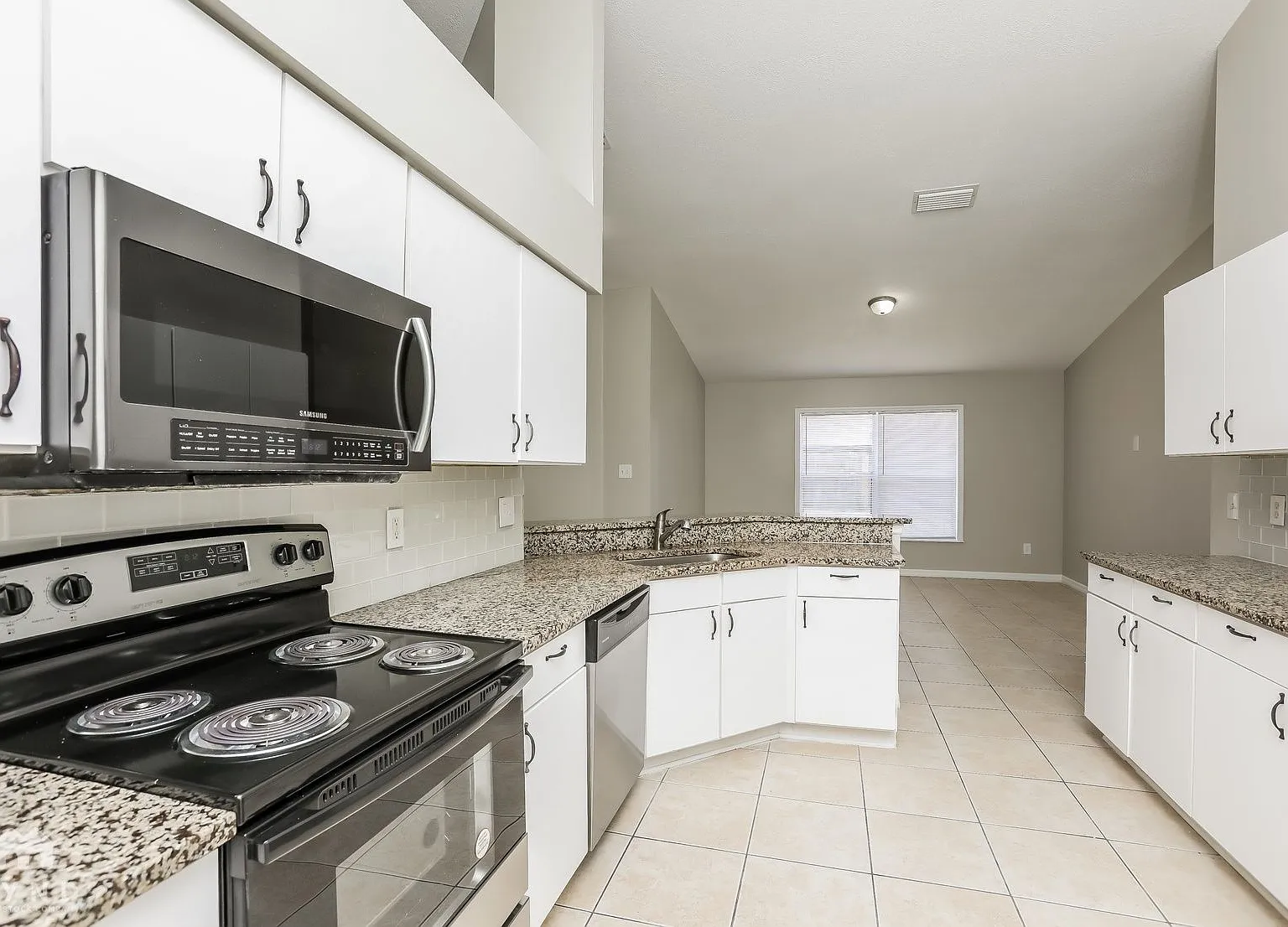 4 bed, 2.0 bath, 2034 sqft, $2,520 — Photo 3