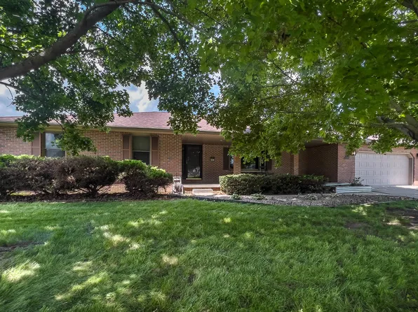 404 Sunset Dr, Colfax, IL 61728