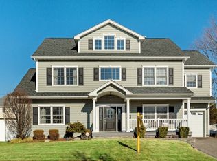 6 Lillian Ln, Plainview, NY 11803