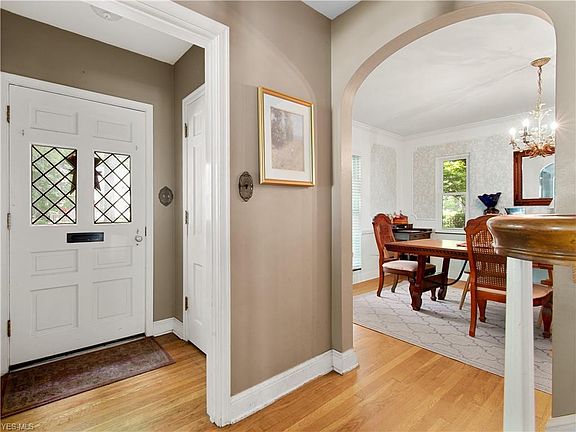 4th image of 366 Greenwood Ave