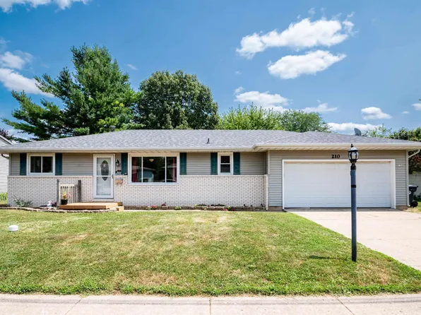 210 Cypress St, Pekin, IL 61554