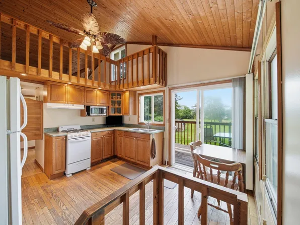 303 Cranberry Lake Rd, Jackson, MI 49201