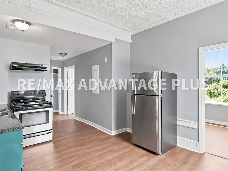 327 Thomas Jefferson Hwy — Photo 8