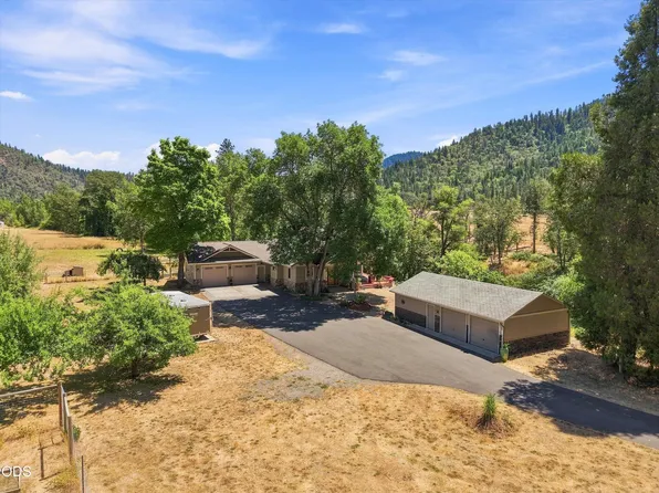 10128 E Evans Creek Rd, Rogue River, OR 97537