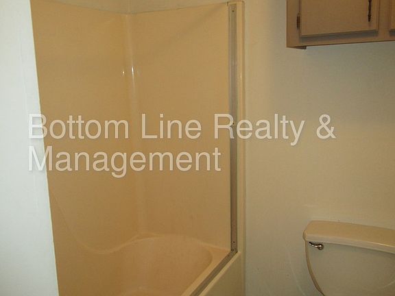 4th image of 1059 Mountain Crest Dr