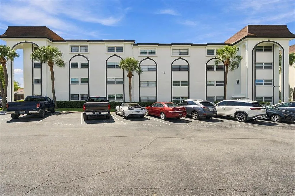 1 bed, 1.0 bath, 690 sqft, $1,375 — Photo 1