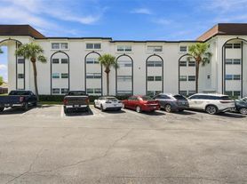 2525 W Bay Dr