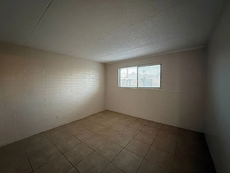 809 E Vogel Ave — Photo 11
