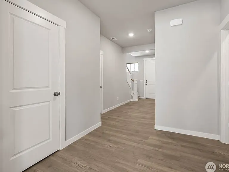 6060 Ladd Ct SW — Photo 2
