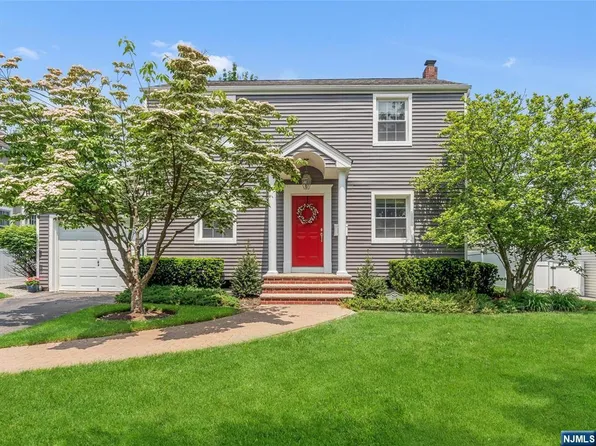 216 Manchester Rd, River Edge, NJ 07661