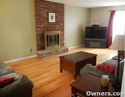 3rd image of 636 N Main St