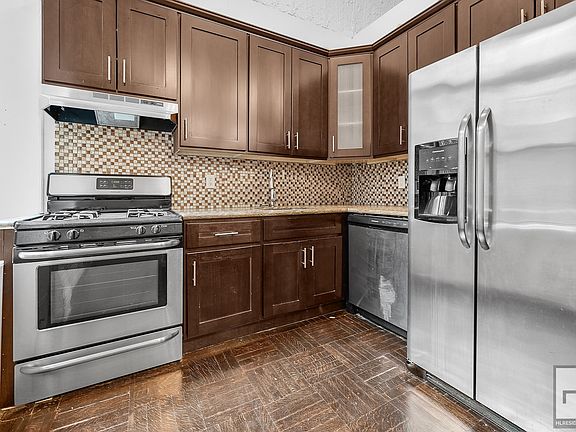 5th image of 251 W 72nd St APT 2R
