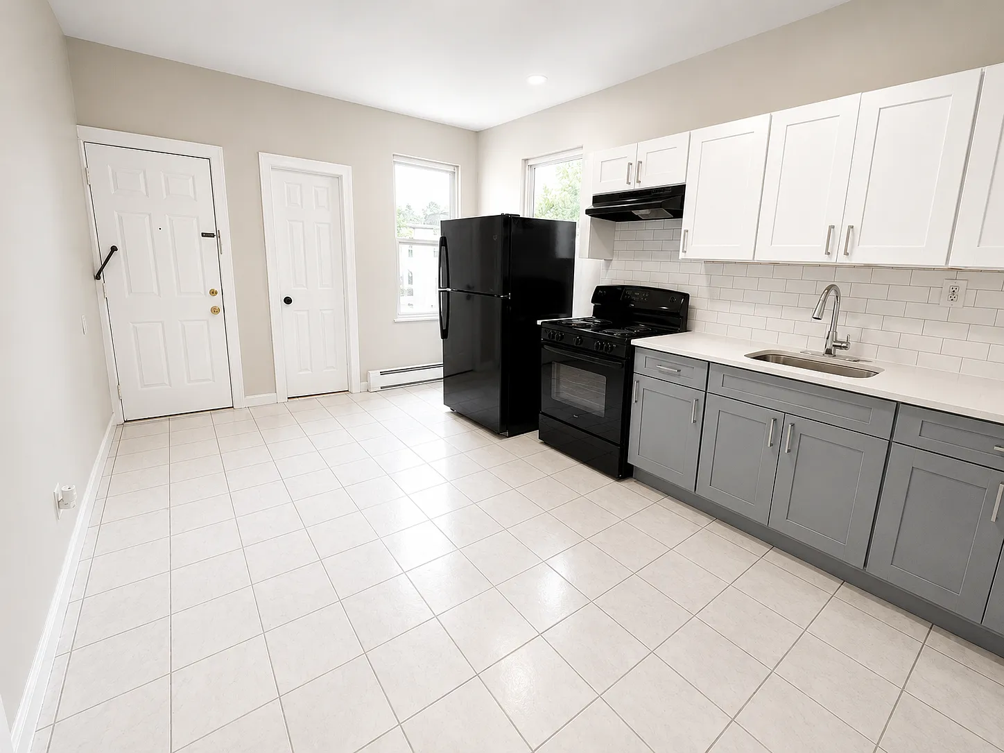 4 bed, 1.5 bath, 1350 sqft, $2,295 — Photo 2