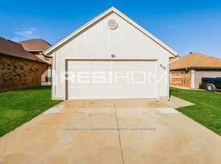 809 NE 17th Ct, Moore, OK 73160