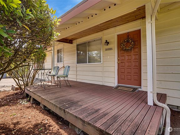 3rd image of 10816 114th Avenue SW