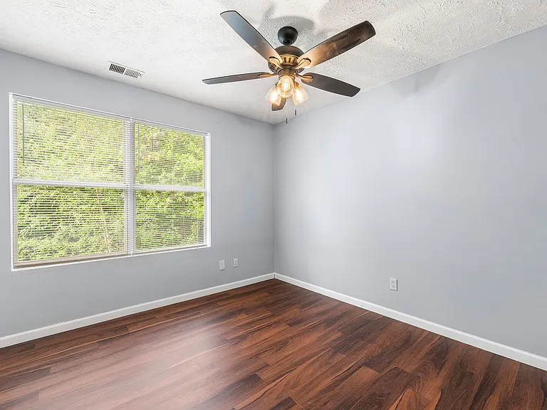 3247 Fairington Dr — Photo 28