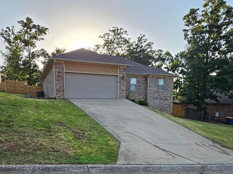 24 Pecan Ln — Photo 1