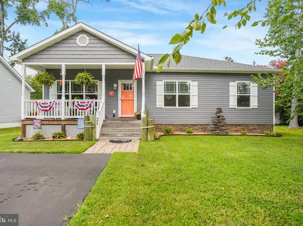 21 10th St, Colonial Beach, VA 22443