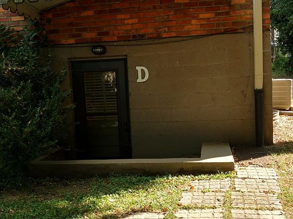 4th image of 2108 Woodlawn Dr #D