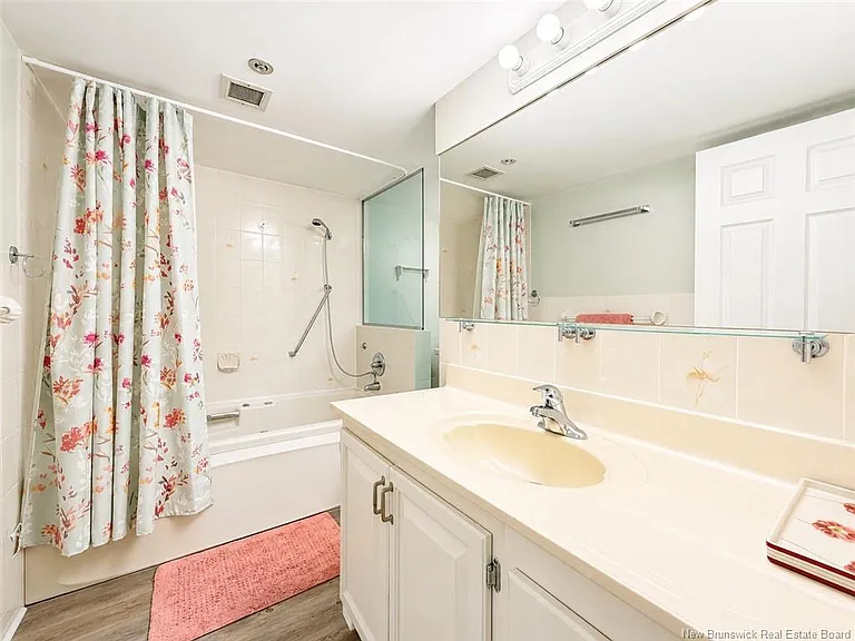 191 Queen St #206 — Photo 20