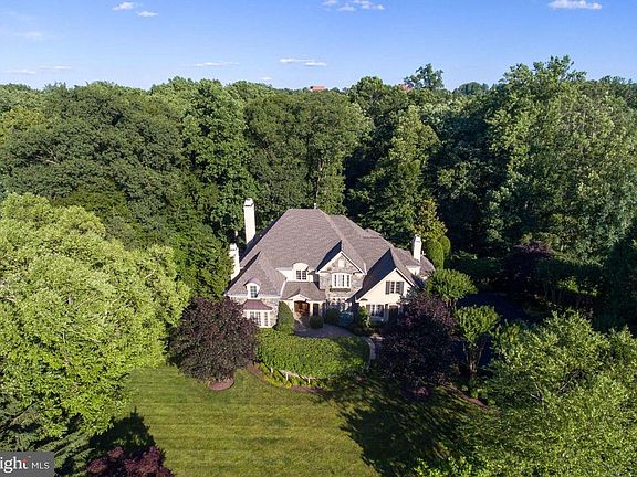 3rd image of 3111 Windsong Dr
