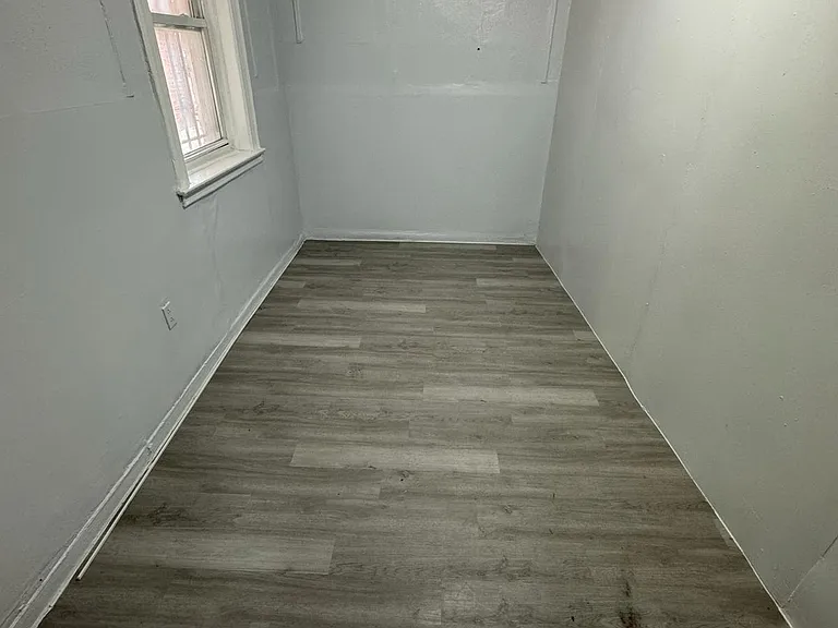 W 181st St — Photo 5