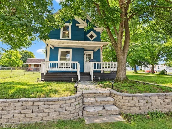 402 Hall Ave, Barberton, OH 44203