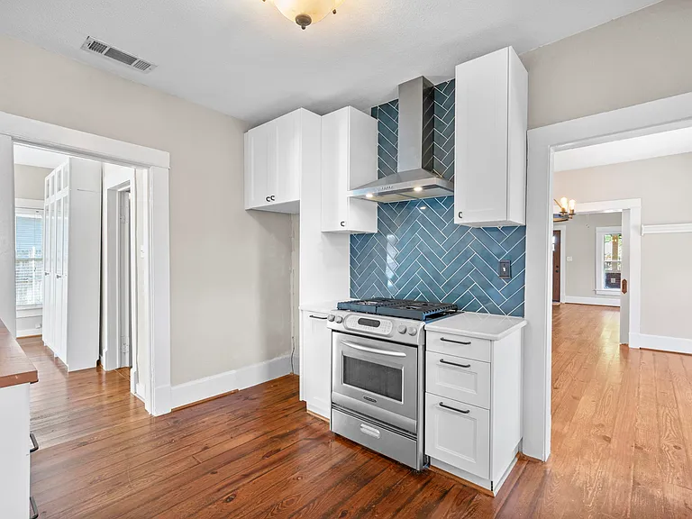 1715 College Ave — Photo 17