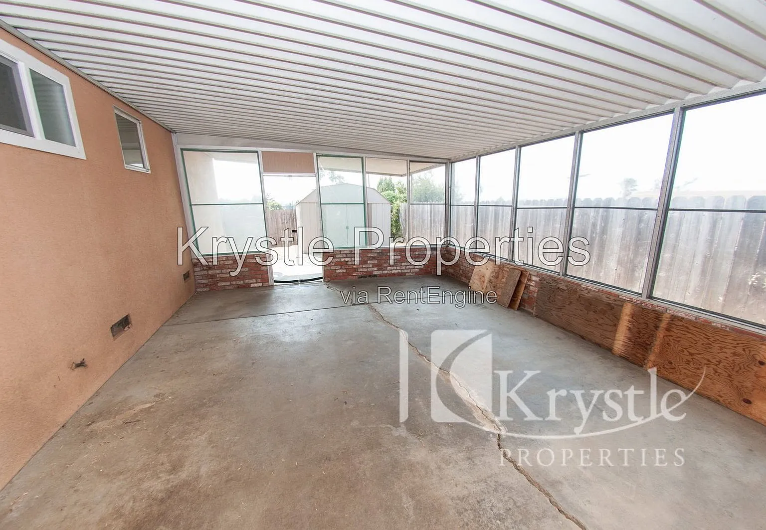 3 bed, 1.5 bath, 1080 sqft, $2,400 — Photo 2