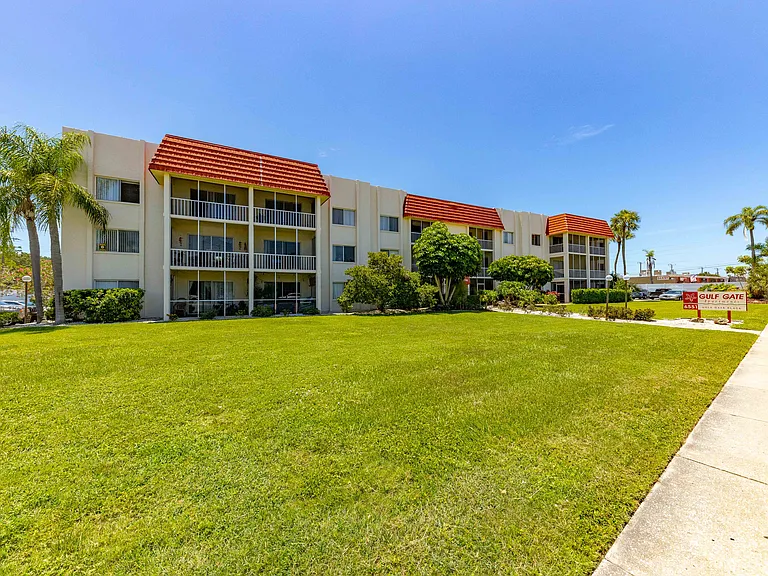 Gulf Gate Apartments — Photo 15
