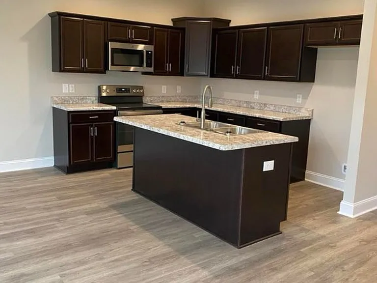 304 S Stingray Ln — Photo 3