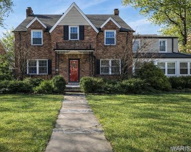 907 N Taylor Ave, Saint Louis, MO, 63122