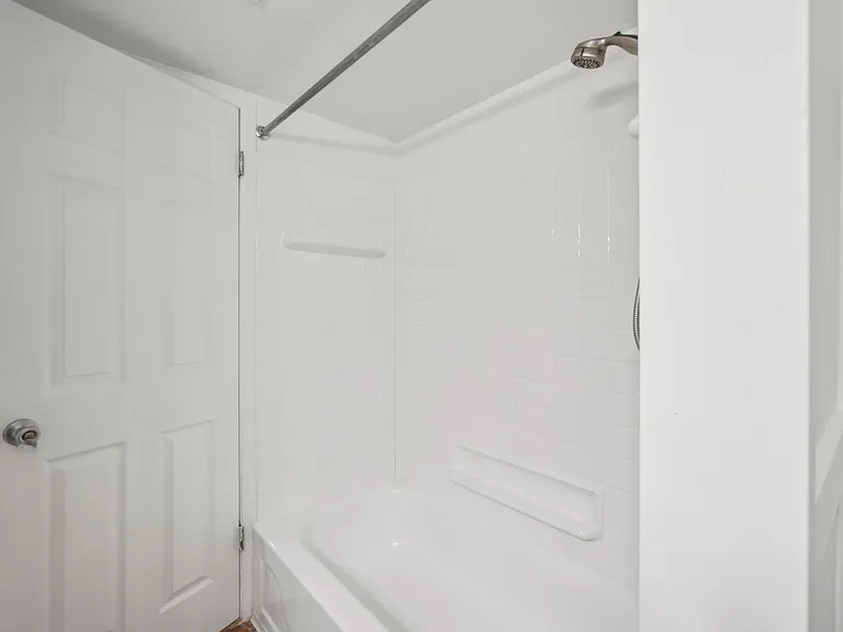Riverside Village Apartments — Photo 90