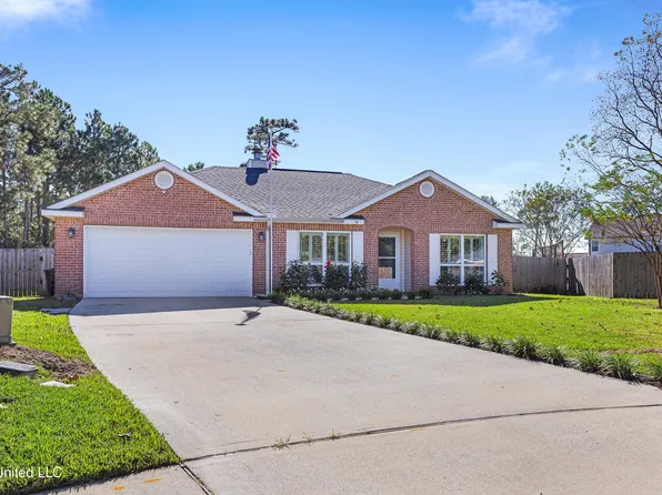 30 Lakeview Ct, Ocean Springs, MS 39564