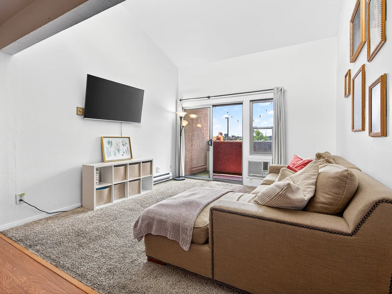 4 bed, 1400 sqft, $3,500 — Photo 1