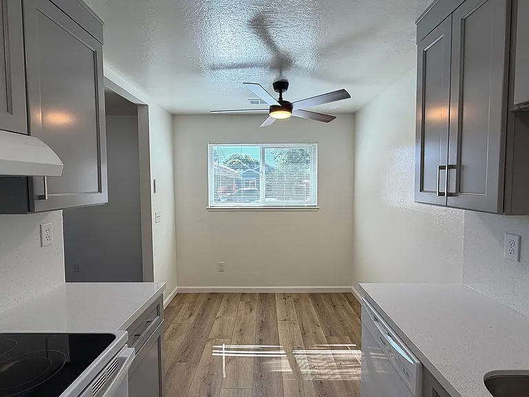 1680 Barrus Ave — Photo 10