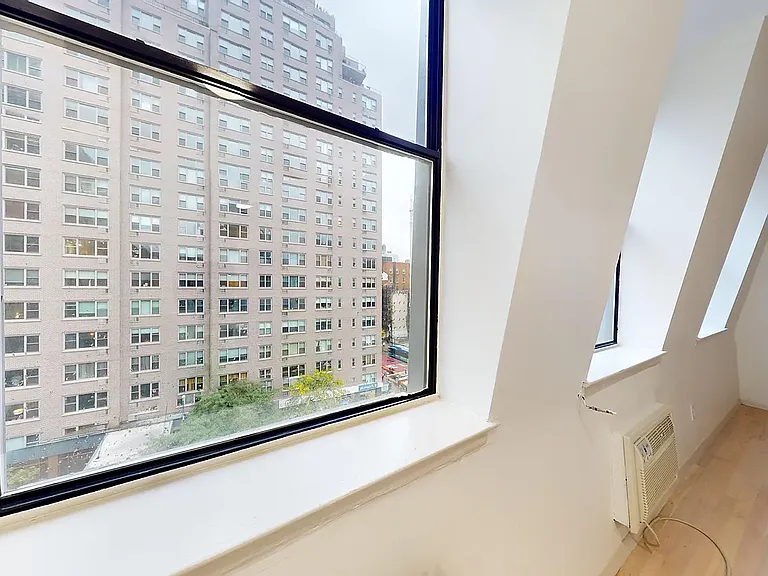 201 W 14th St #5C — Photo 6