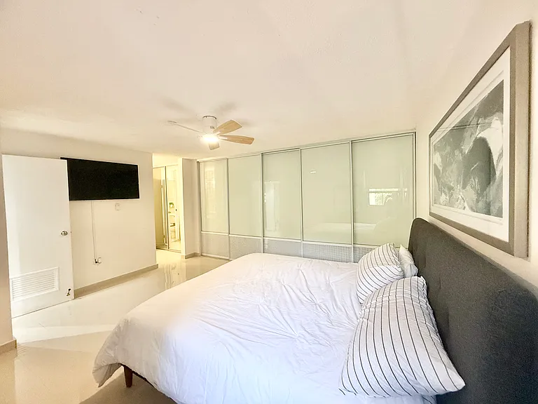 690 Teniente Cesar Luis Gonzalez Ave — Photo 36