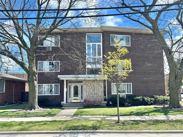8639 Niles Center Rd #2, Skokie, IL 60077