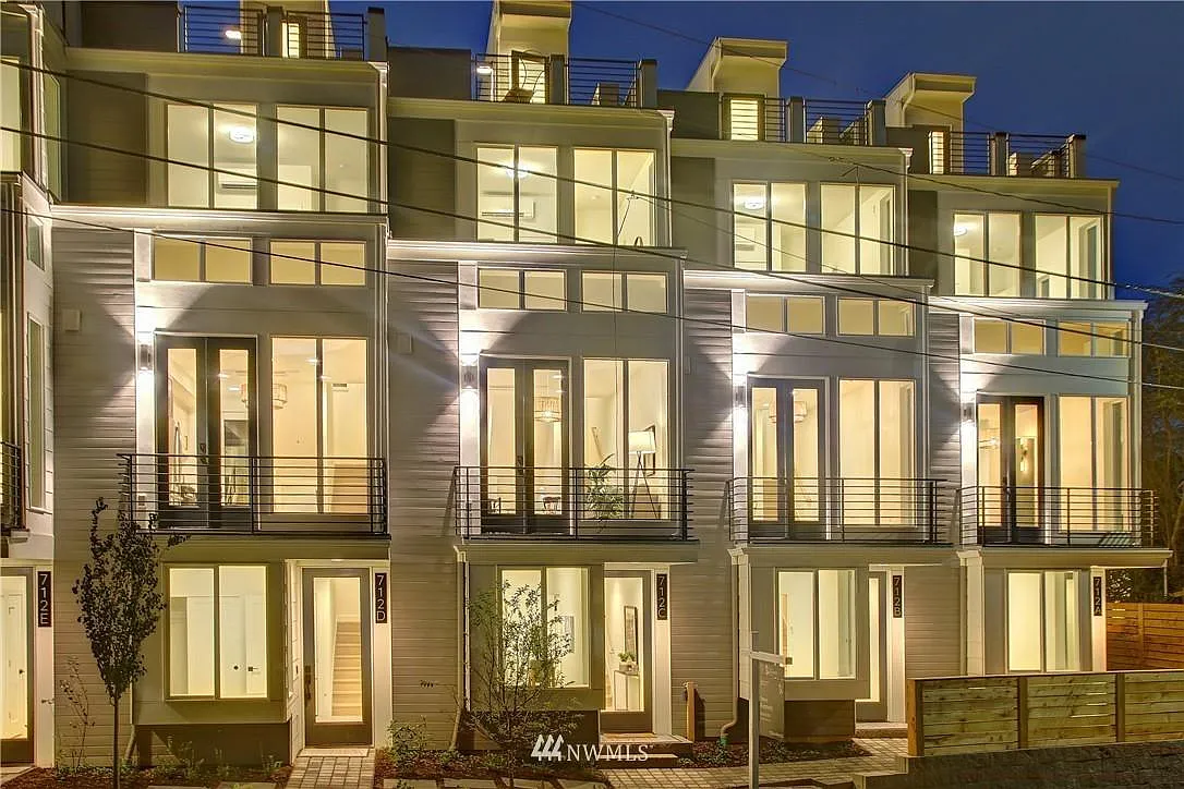 2 bed, 1013 sqft, $3,300 — Photo 1