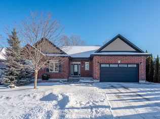 206 Cedarstone St, Ottawa, ON K0A 2Z0