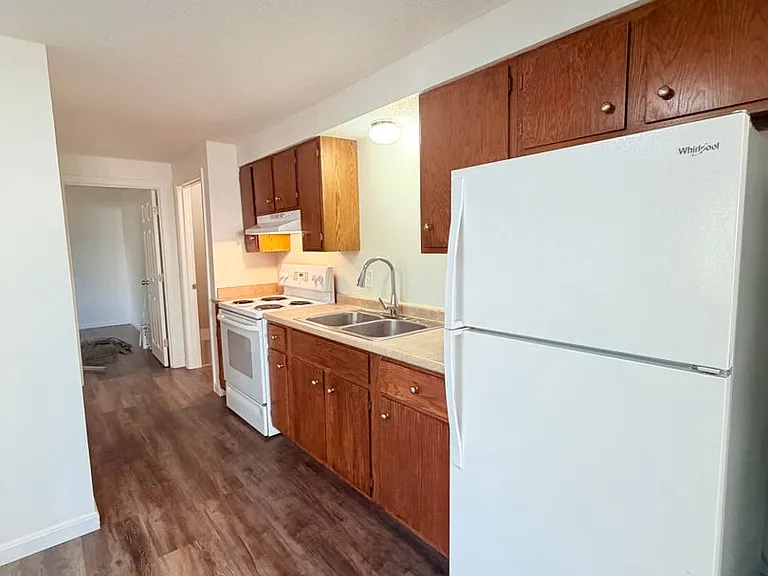 275 Massabesic St — Photo 3