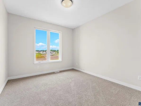 4401 E 28th St, Sioux Falls, SD 57103